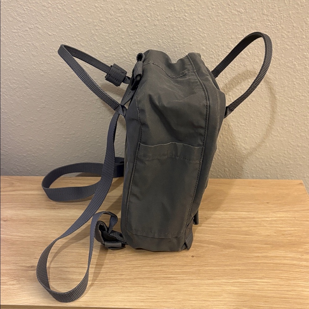 Fjallraven Kanken Mini Backpack Unisex in Super Gray - Picture 4 of 15